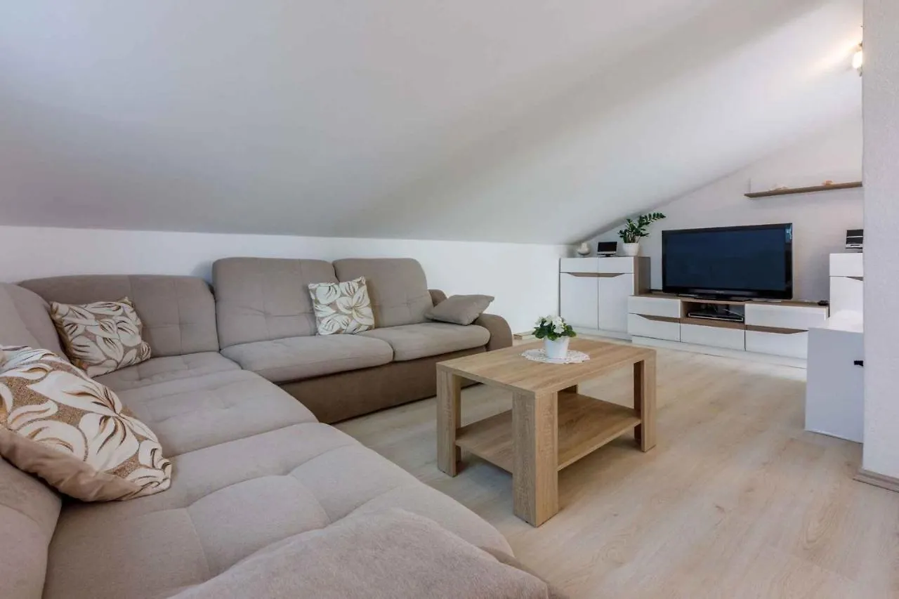 Apartment In Crikvenica 14237