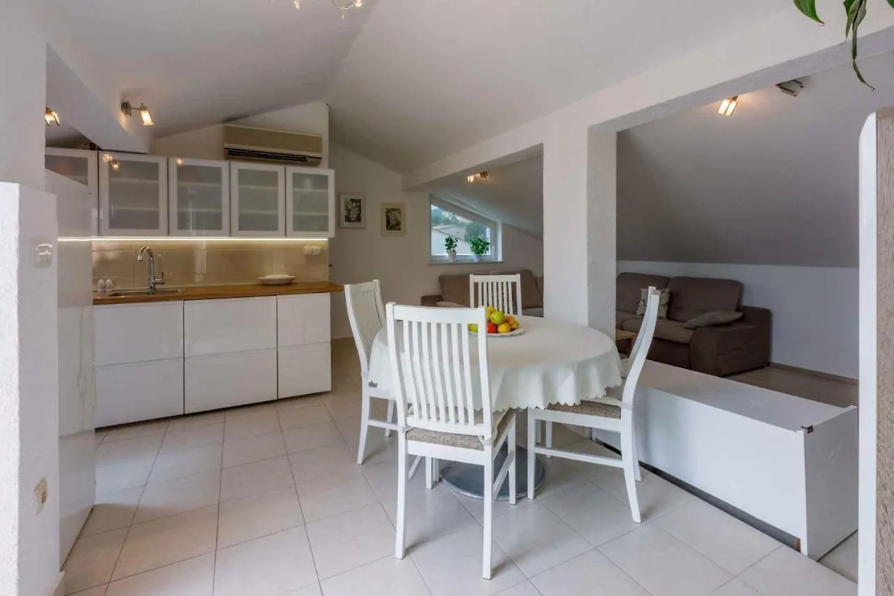 Apartment In Crikvenica 14237