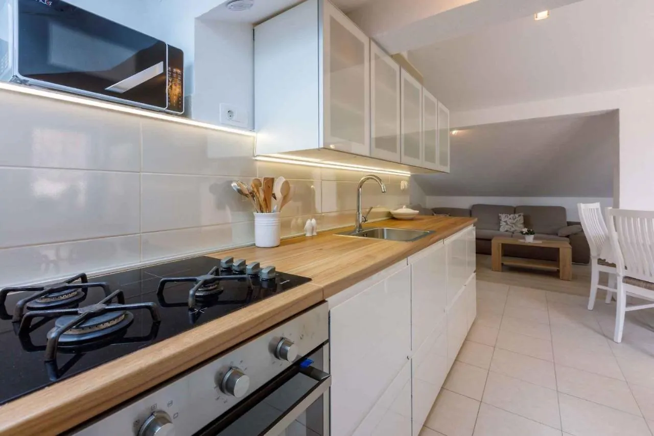 Apartment In Crikvenica 14237