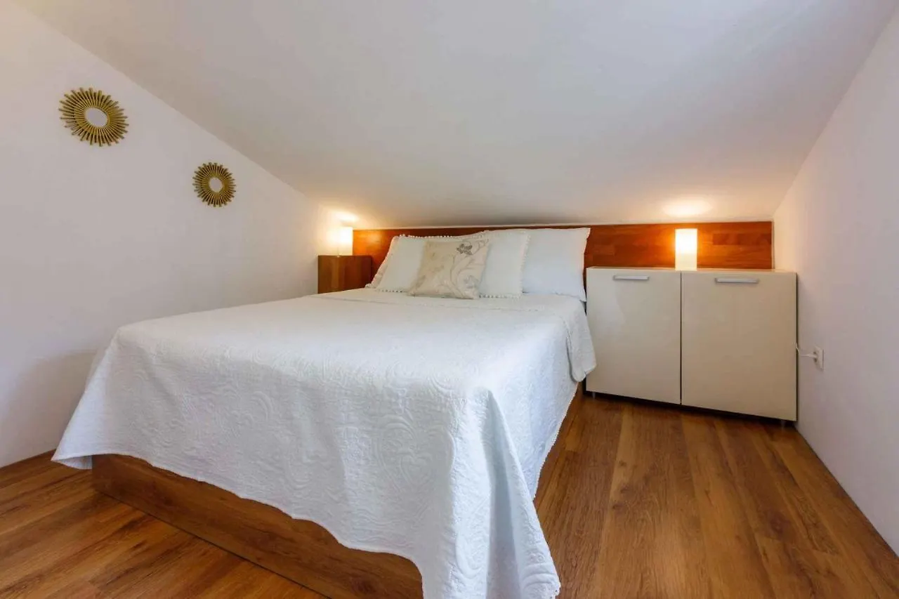 Apartment In Crikvenica 14237